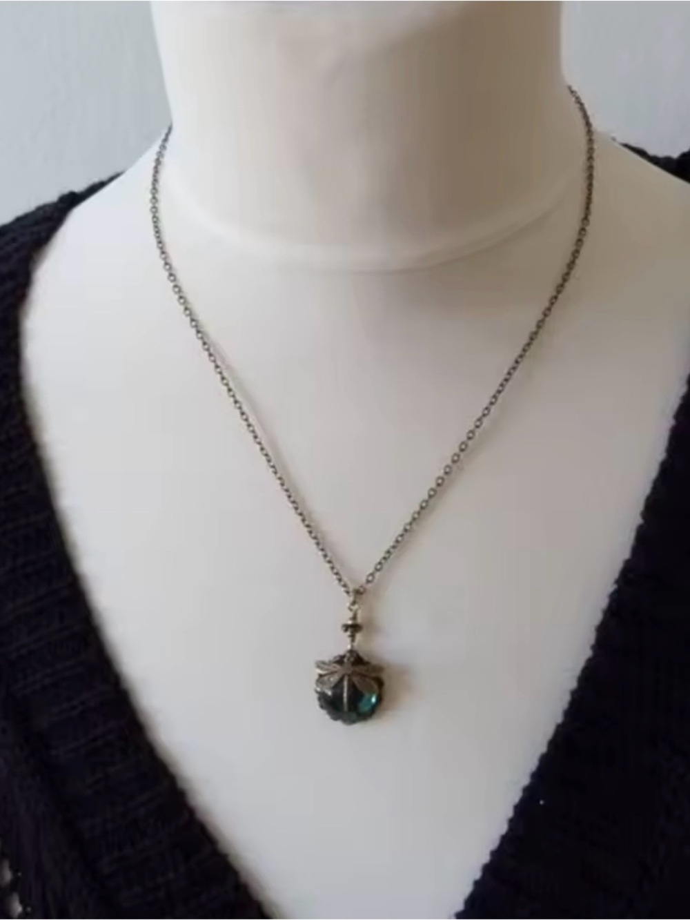 Vintage-Inspired Silver Necklace with Teal Pendant - Picture 3 of 5